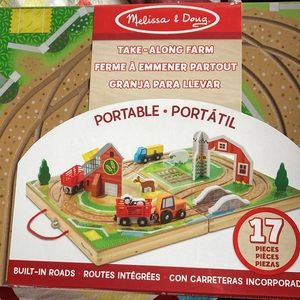Melissa & Doug Take-Along Farm Portable 17 Pieces Wood Toys Toodler Age3+